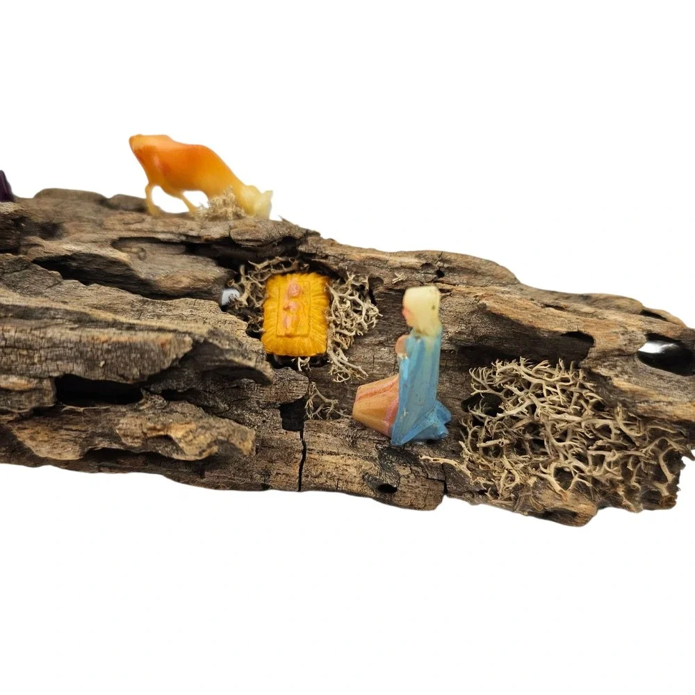 Vintage Nativity Scene Display on Natural‎ Bark Wood Log with Figurines Decor